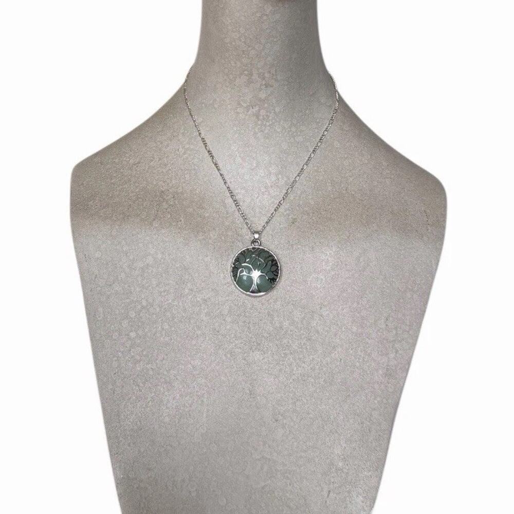 Tree of Life Green Stone Tree Motif Pendant Necklace Silver Tone Symbolic